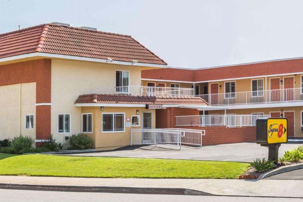 Super 8 by Wyndham Azusa